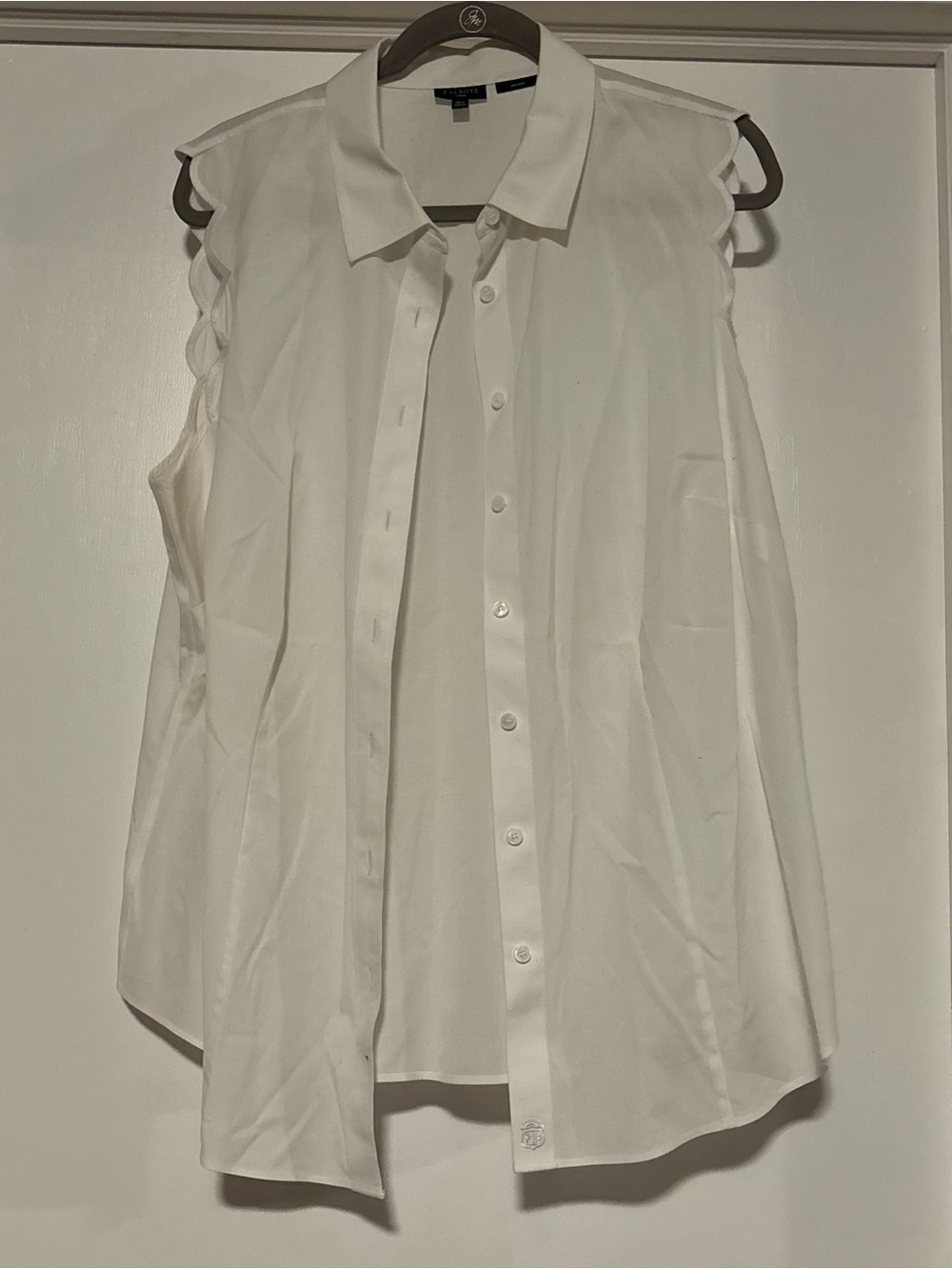 ⭐️Talbots White Sleeveless Button-Down Collared Top